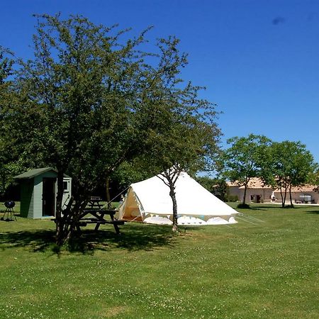 Camping La Foret De Tesse エクステリア 写真